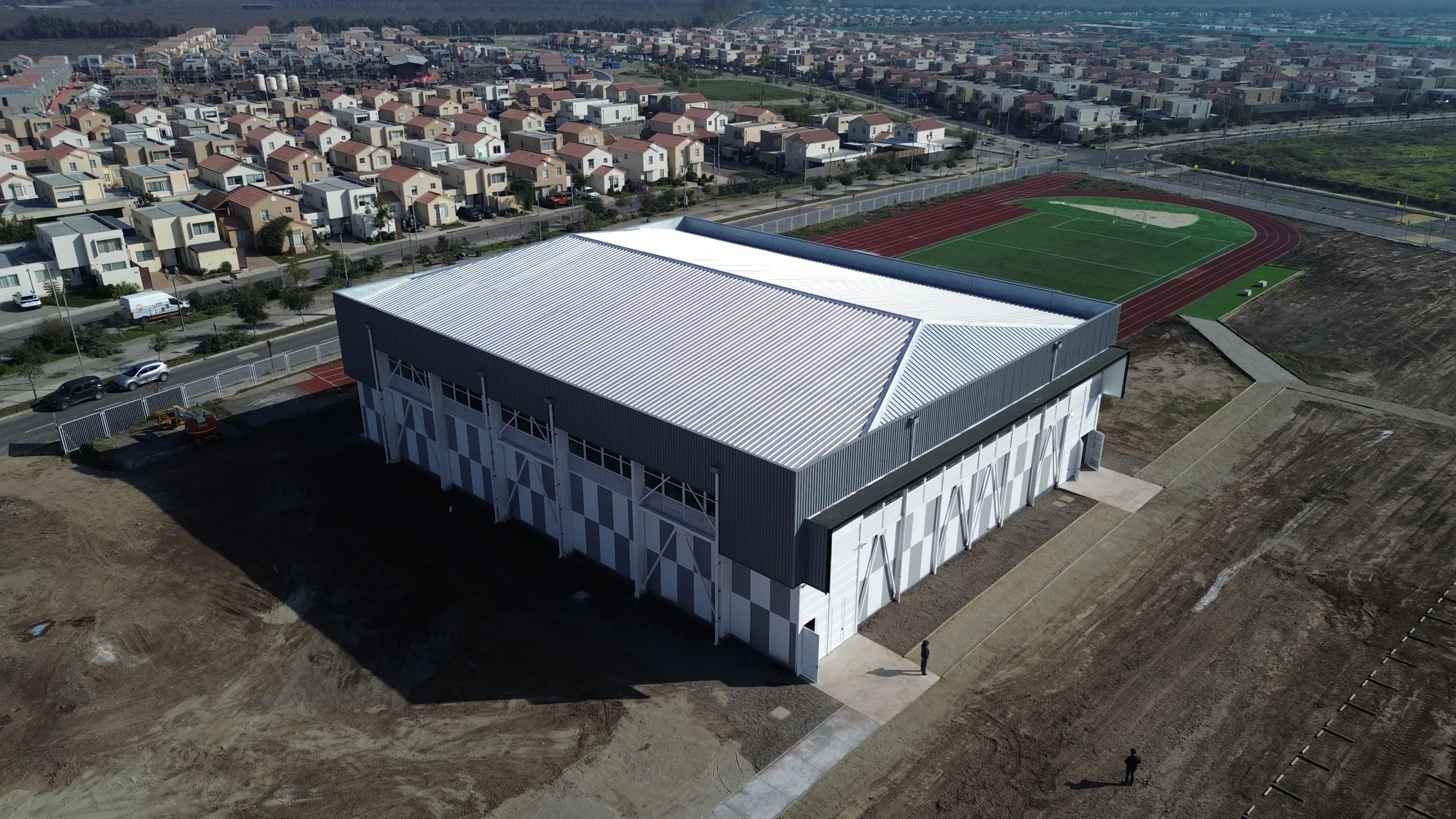 Vista aérea de una obra industrial presentada por Constructora Cygnus